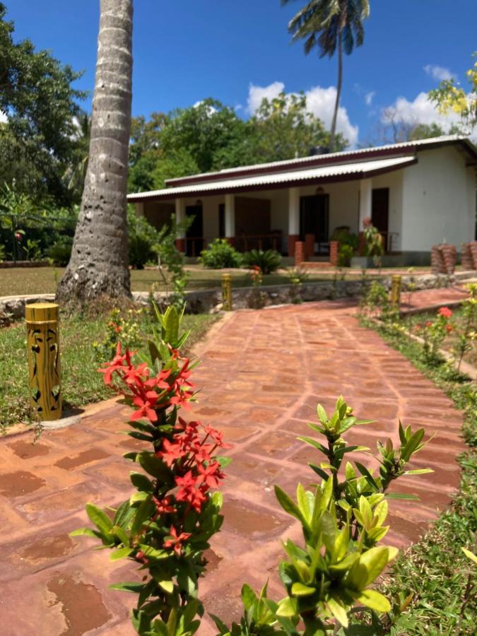 The View Hotel Sigiriya Bagian luar foto